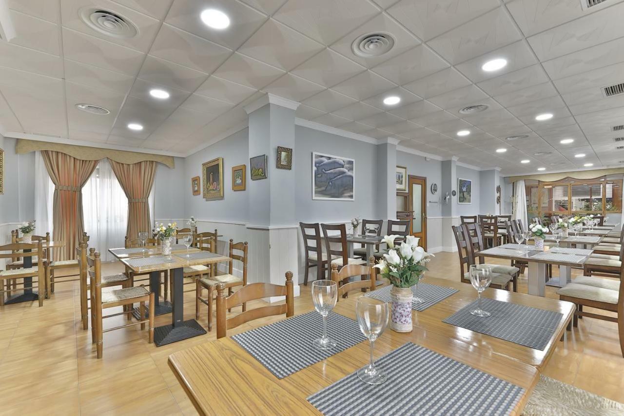 Hotel Restaurante Moya Монестерио Экстерьер фото