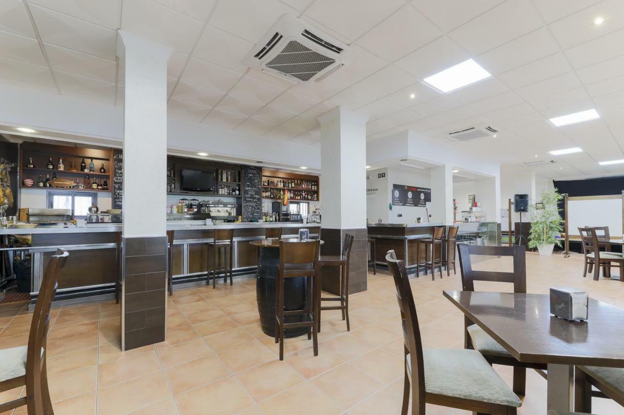 Hotel Restaurante Moya Монестерио Экстерьер фото