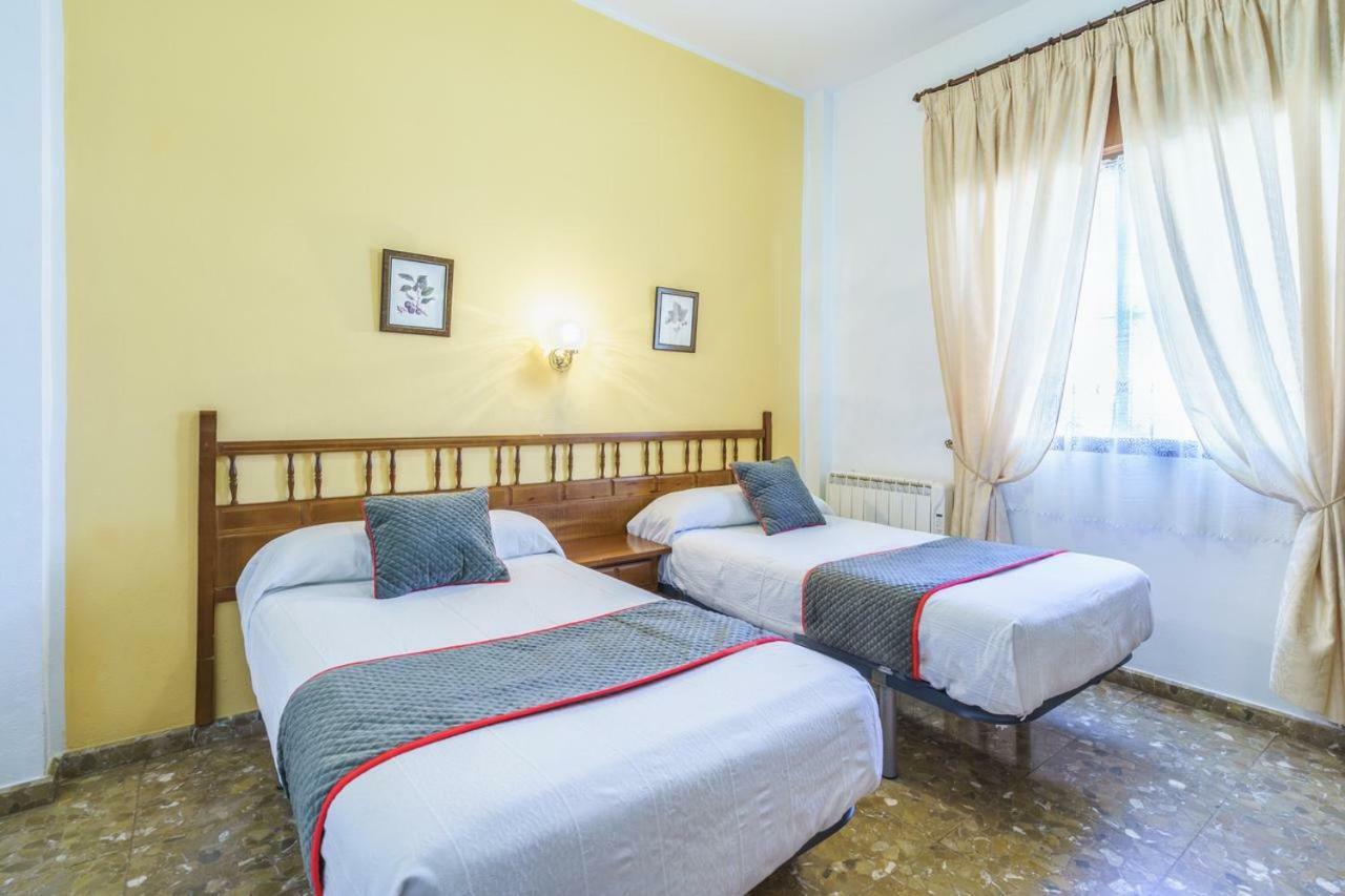 Hotel Restaurante Moya Монестерио Экстерьер фото