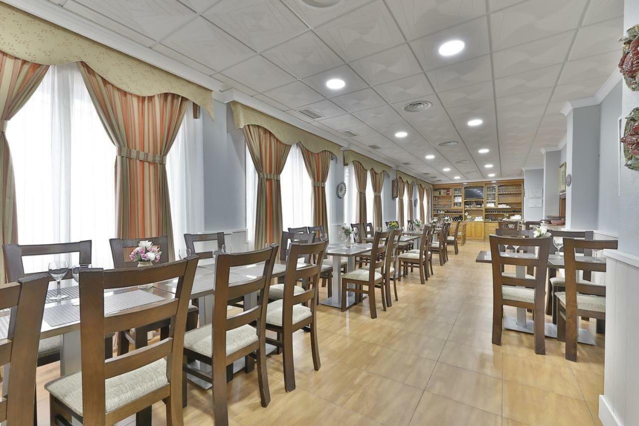 Hotel Restaurante Moya Монестерио Экстерьер фото