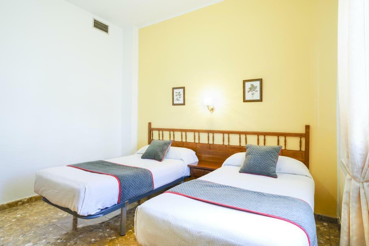 Hotel Restaurante Moya Монестерио Экстерьер фото