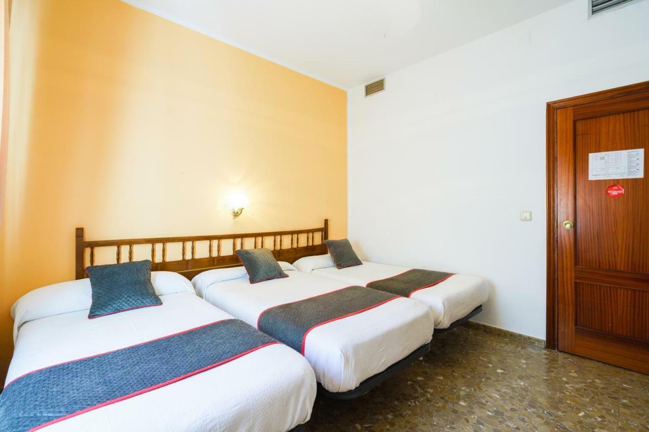 Hotel Restaurante Moya Монестерио Экстерьер фото