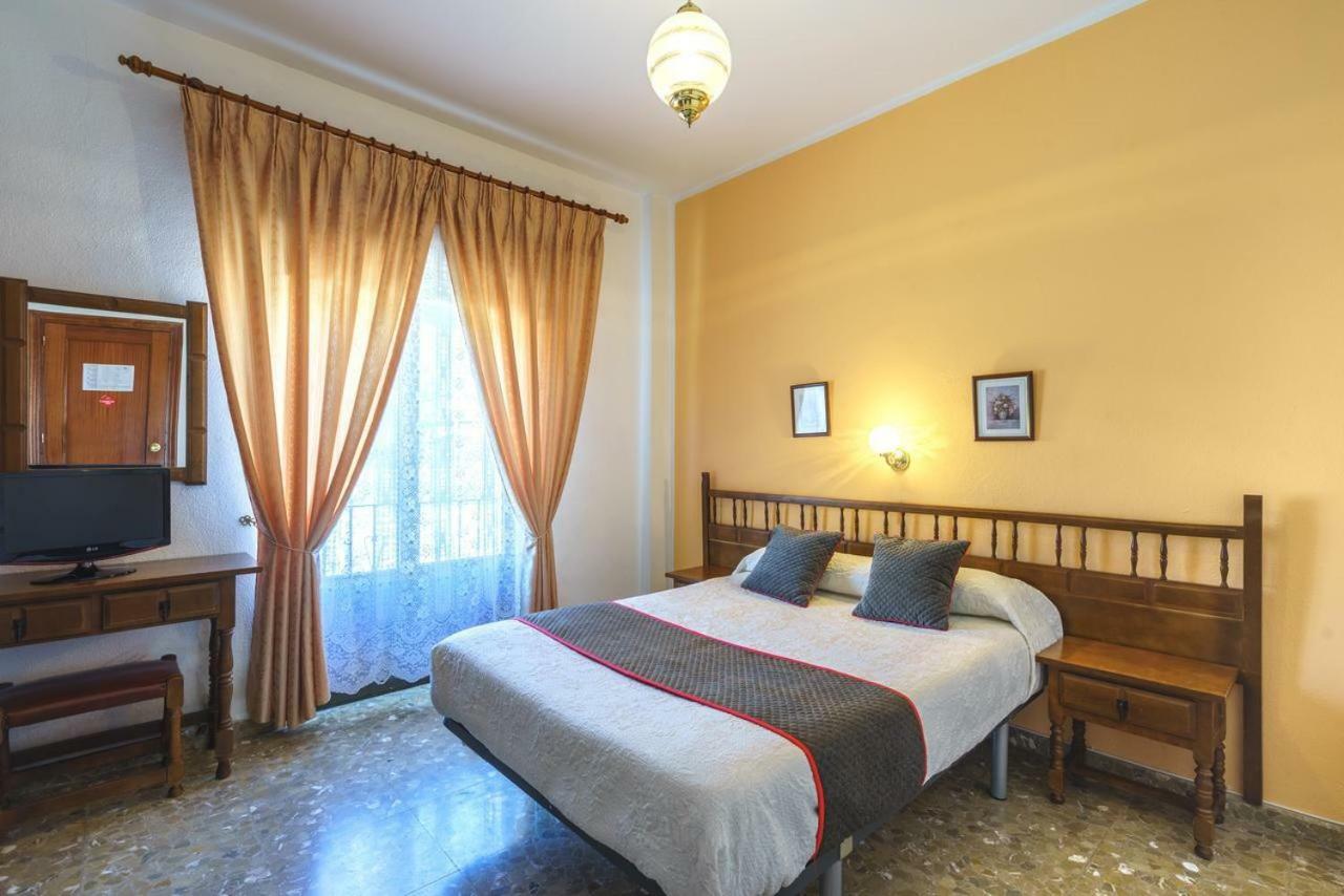 Hotel Restaurante Moya Монестерио Экстерьер фото